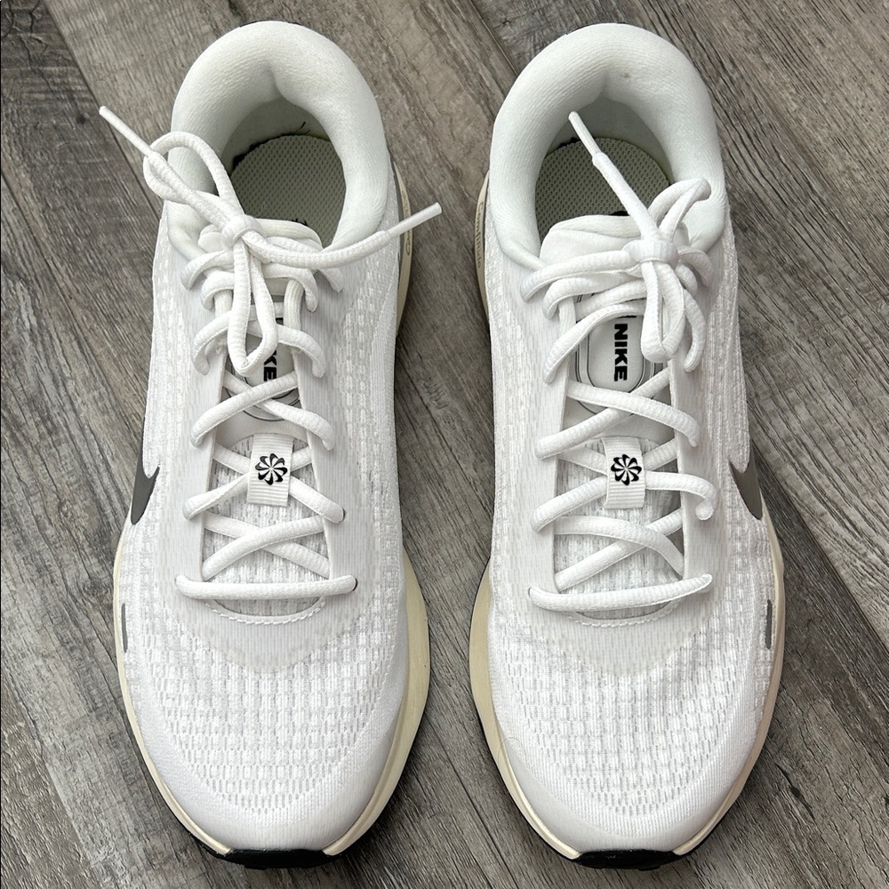 NEW Nike Journey Run White Running Shoes with Black Accents - Picture 3 of 6